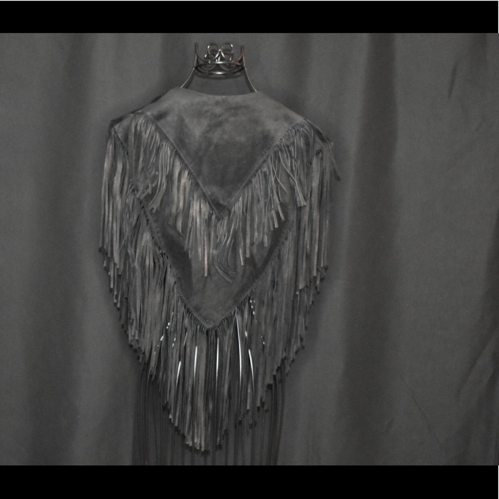 Cape - Picture 2 of 2